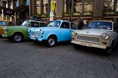 Jalopy! Un viaggio stradale attraverso la Germania dell'Est con un clunker insaziabile di benzina e problemi meccanici!